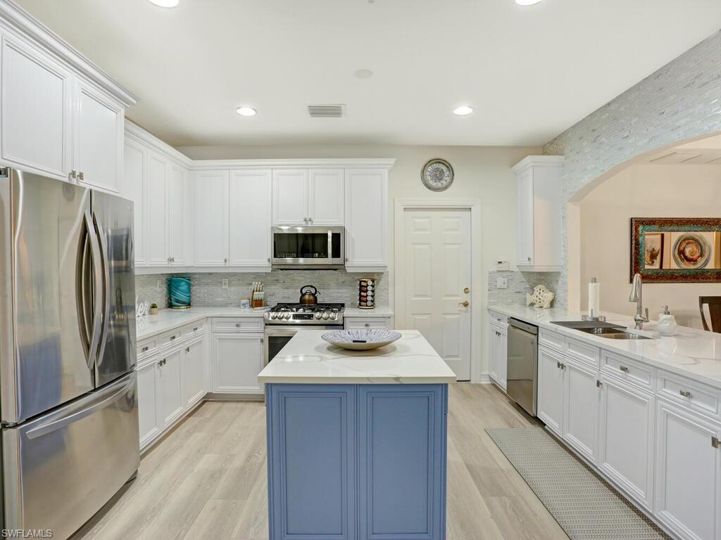 2847 Tiburon Blvd E 8-101 Property Photo 13