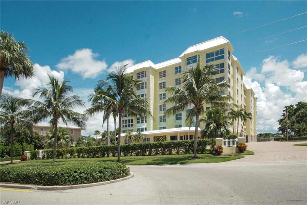1900 Gulf Shore Blvd N 303 Property Photo 2