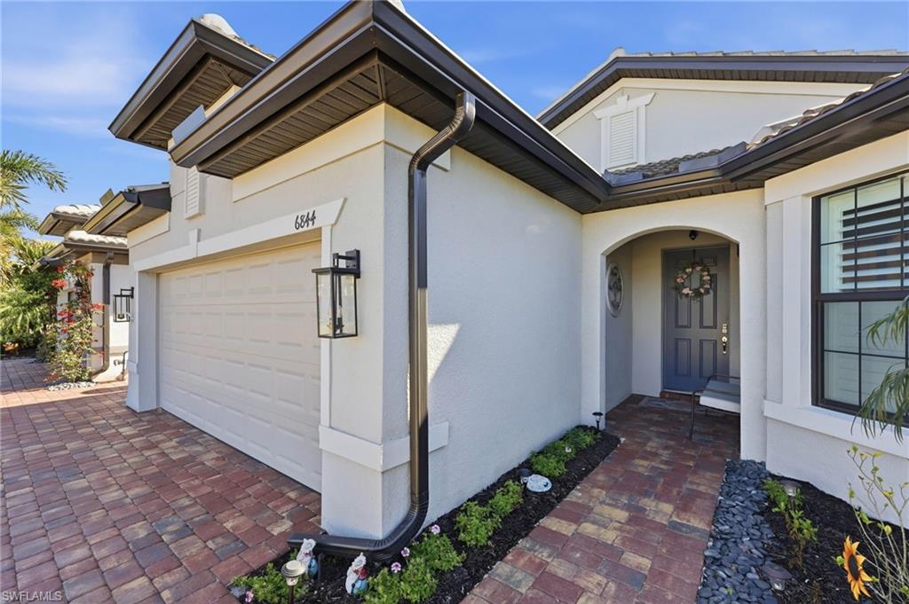 6844 Winding Cypress Dr Property Photo 2
