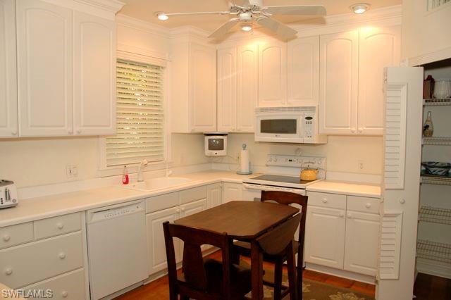 590 Lake Dr Property Photo 6