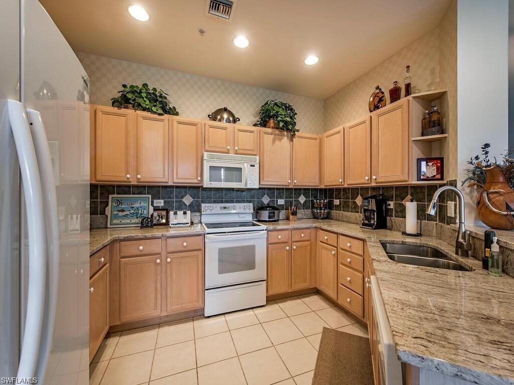 8225 Danbury Blvd E 1-102 Property Photo 3