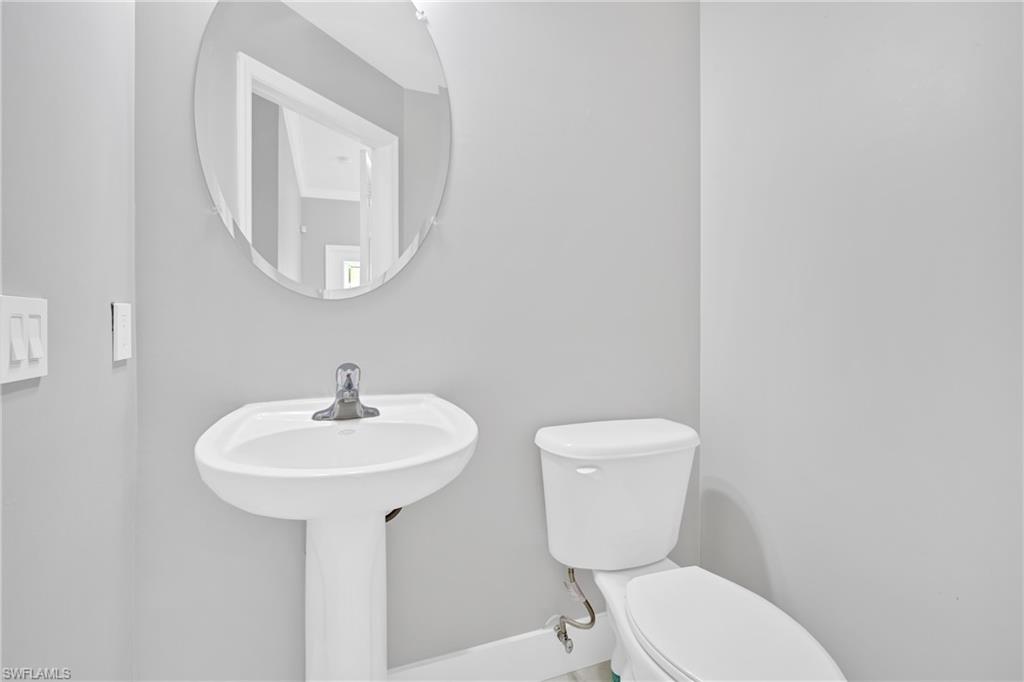 2822 Inlet Cove Ln W Property Photo 4