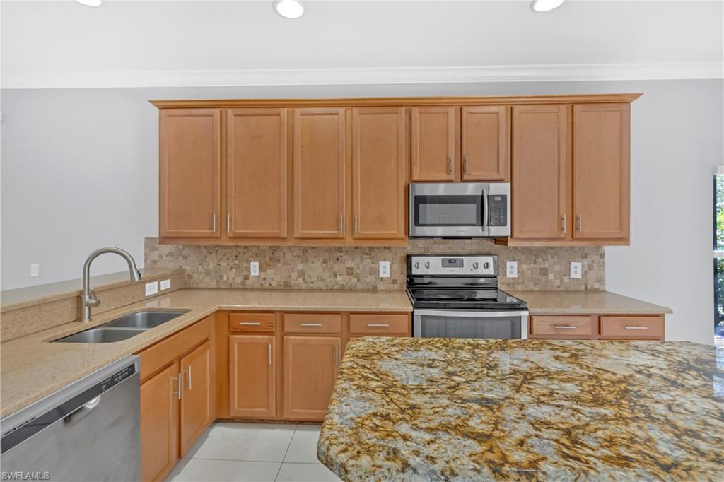2822 Inlet Cove Ln W Property Photo 5