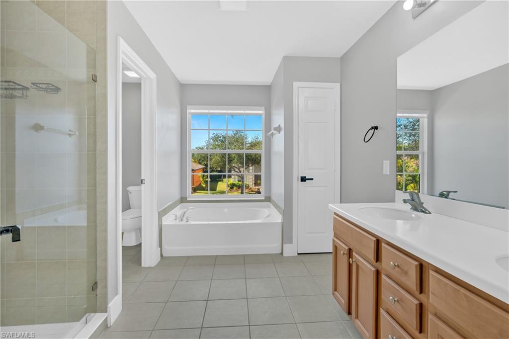 2822 Inlet Cove Ln W Property Photo 11