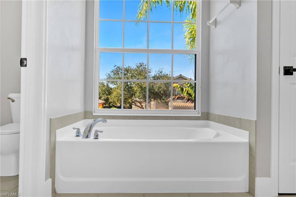 2822 Inlet Cove Ln W Property Photo 13