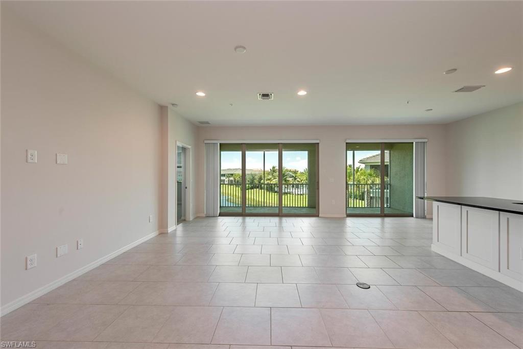 6972 Avalon Cir 1007 Property Photo 4