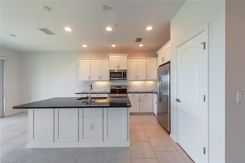 6972 Avalon Cir 1007 Property Photo 6
