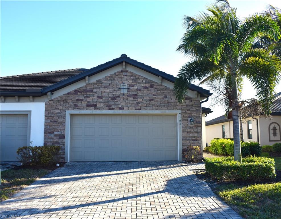 9163 Woodhurst Dr Property Photo 2