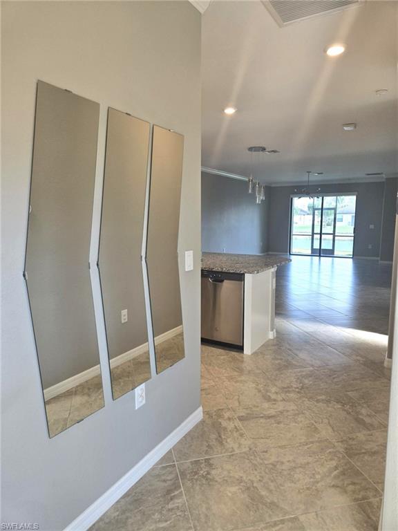 9163 Woodhurst Dr Property Photo 3