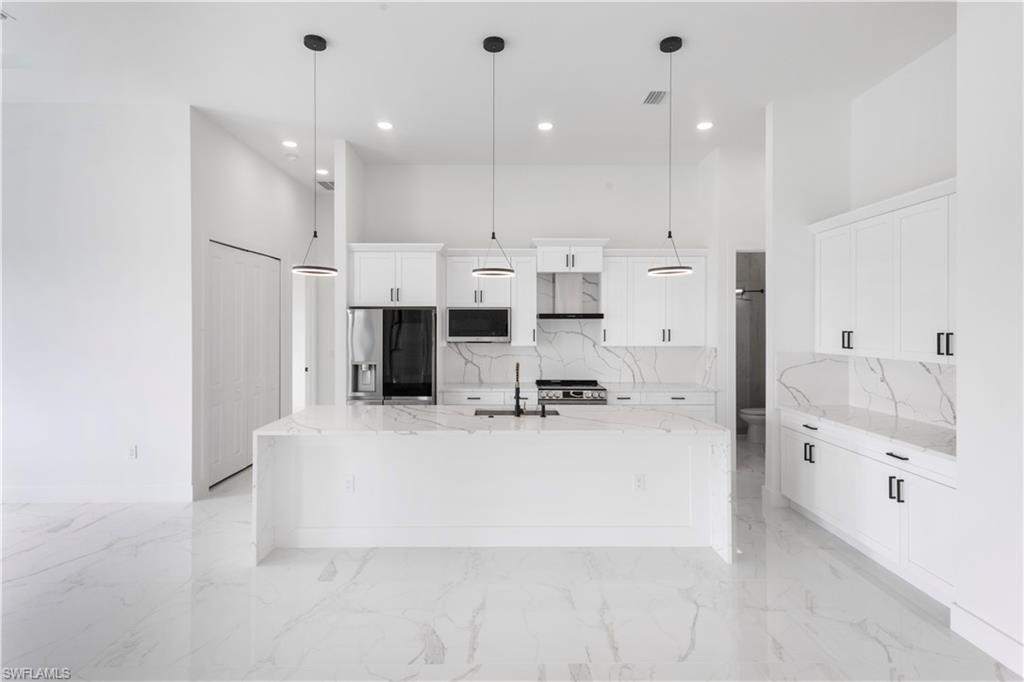 226006686 Property Photo 10