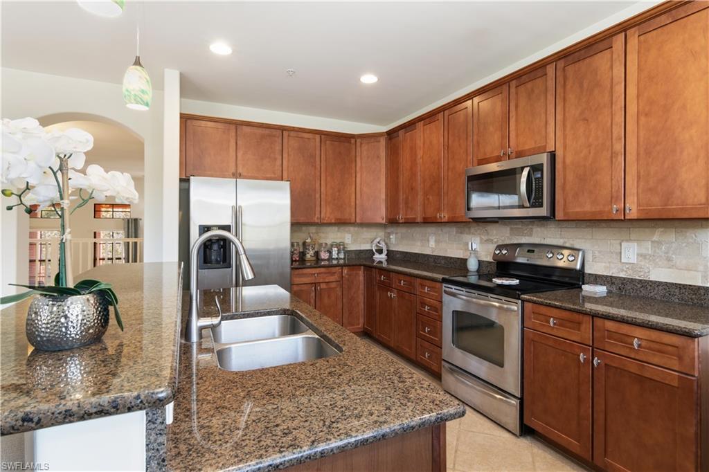 8993 Cambria Cir 1907 Property Photo 5