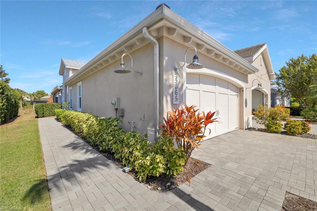5665 Highbourne Dr Property Photo 3