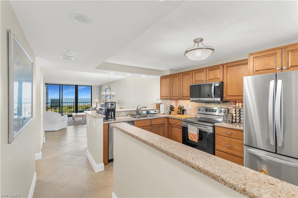 440 Seaview Ct # 1202 Property Photo 2