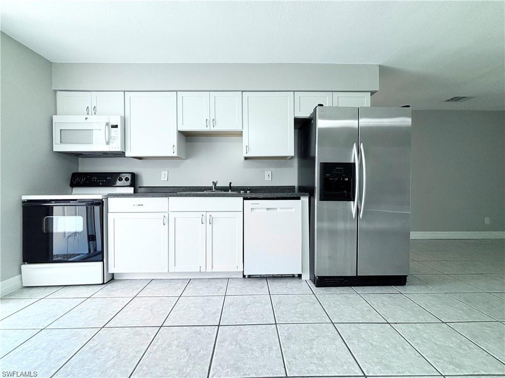 5476 / 5478 Avenue C Property Photo 3