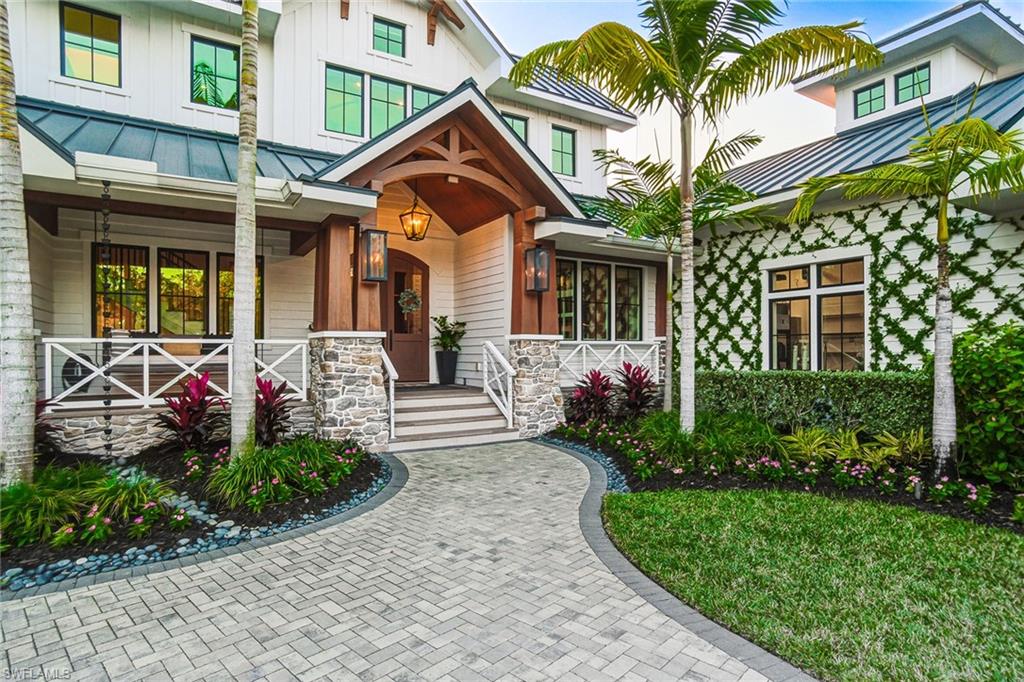 325 Cocohatchee Blvd Property Photo 4
