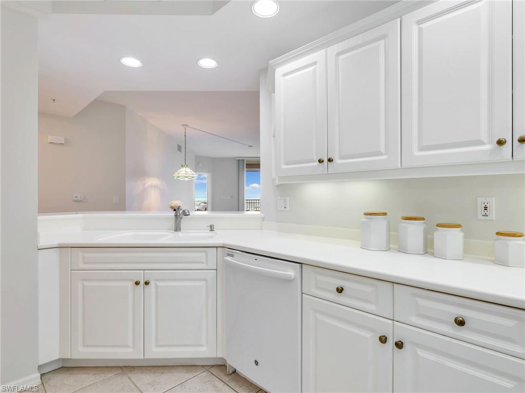 1001 Arbor Lake Dr 707 Property Photo 15