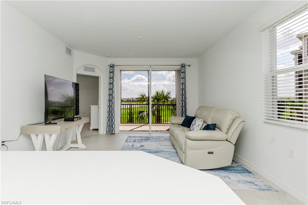 5527 Double Eagle Cir 3828 Property Photo 5