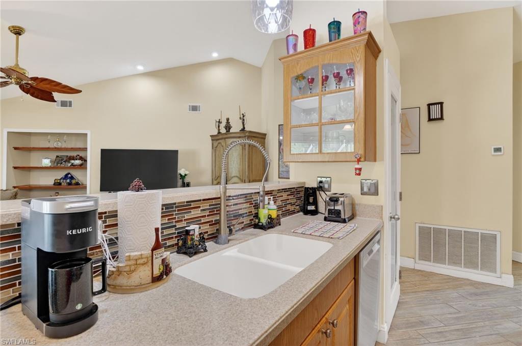 22656 Fountain Lakes Blvd Property Photo 17