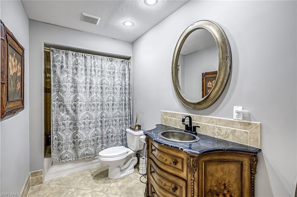 760 Waterford Dr 303 Property Photo 10