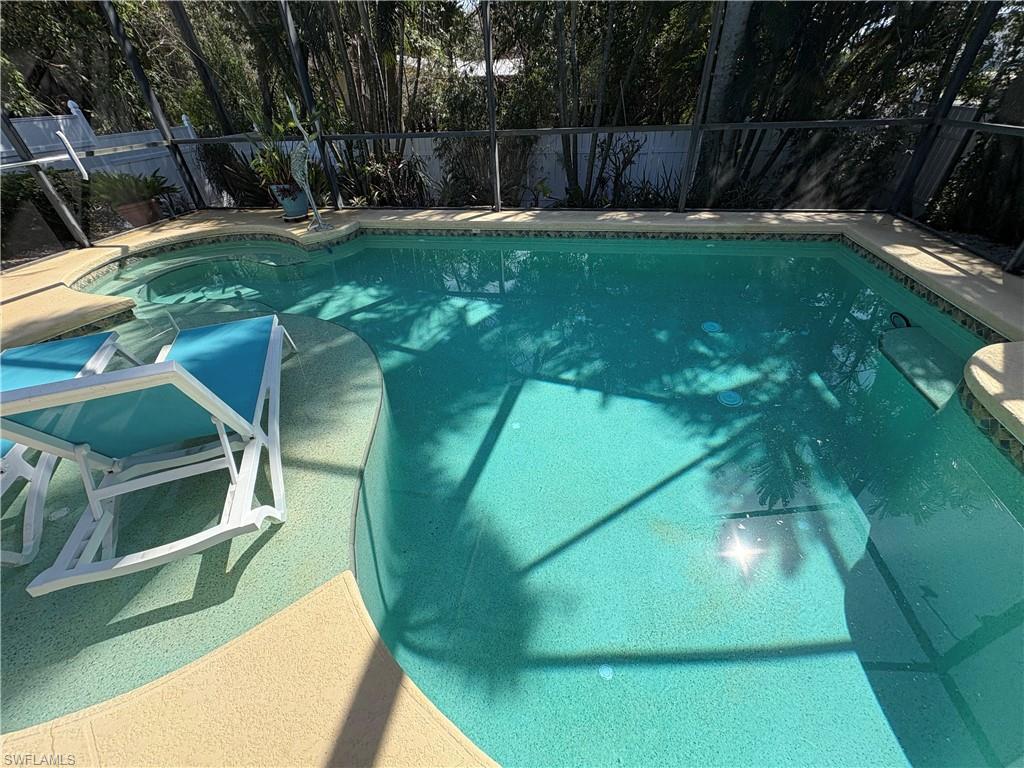 2500 Lee St Property Photo 1
