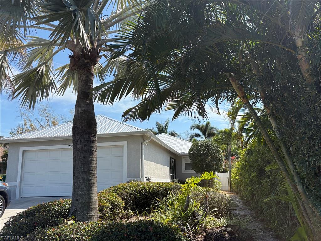 2500 Lee St Property Photo 5