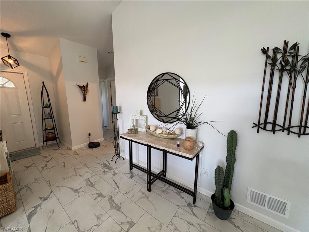 2500 Lee St Property Photo 16