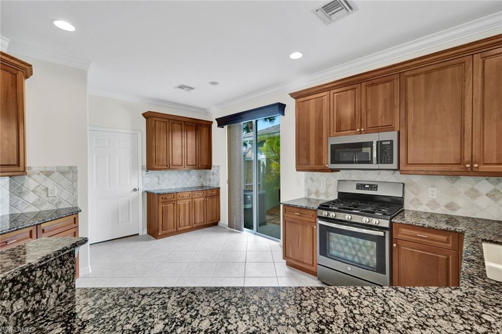 9359 Trieste Dr Property Photo 7