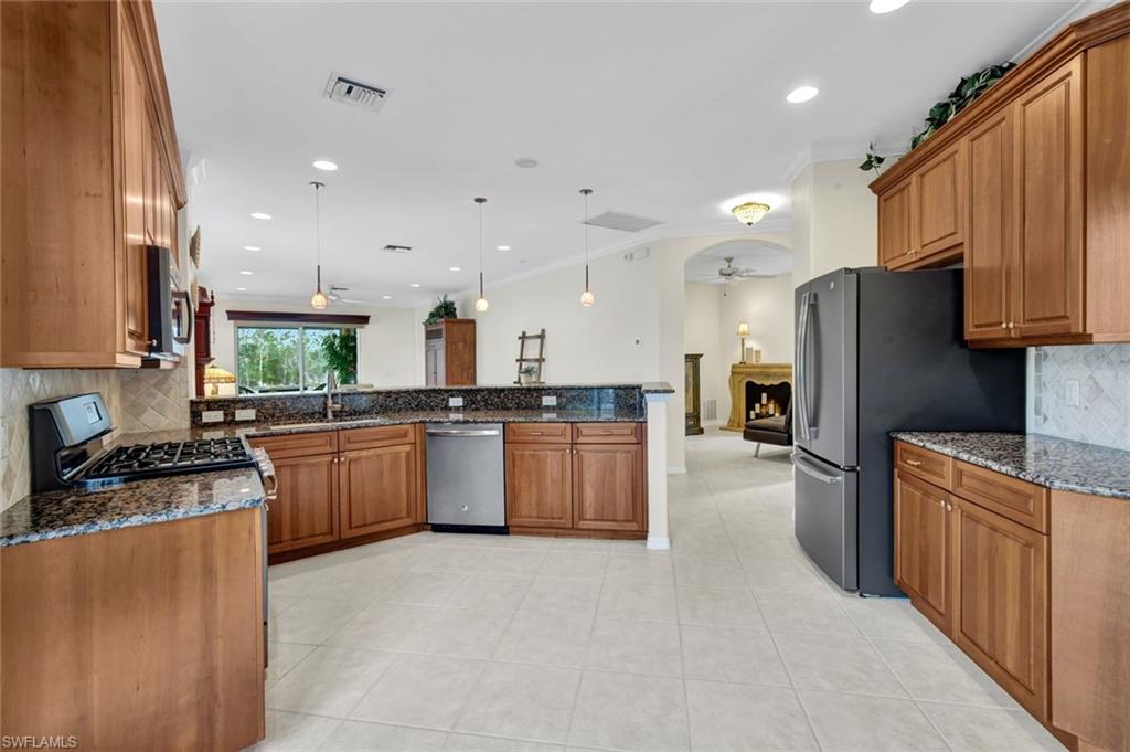9359 Trieste Dr Property Photo 10