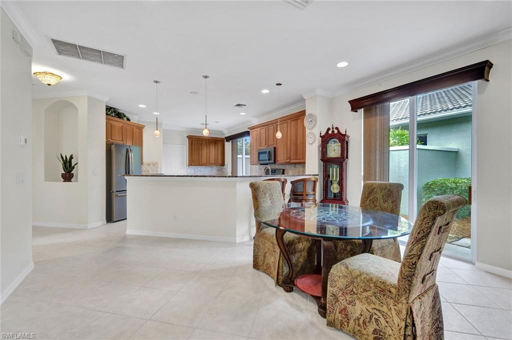 9359 Trieste Dr Property Photo 14