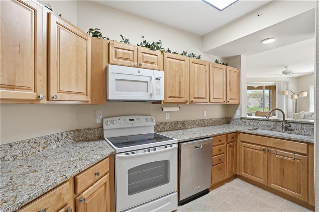 6560 Huntington Lakes Cir 104 Property Photo 1
