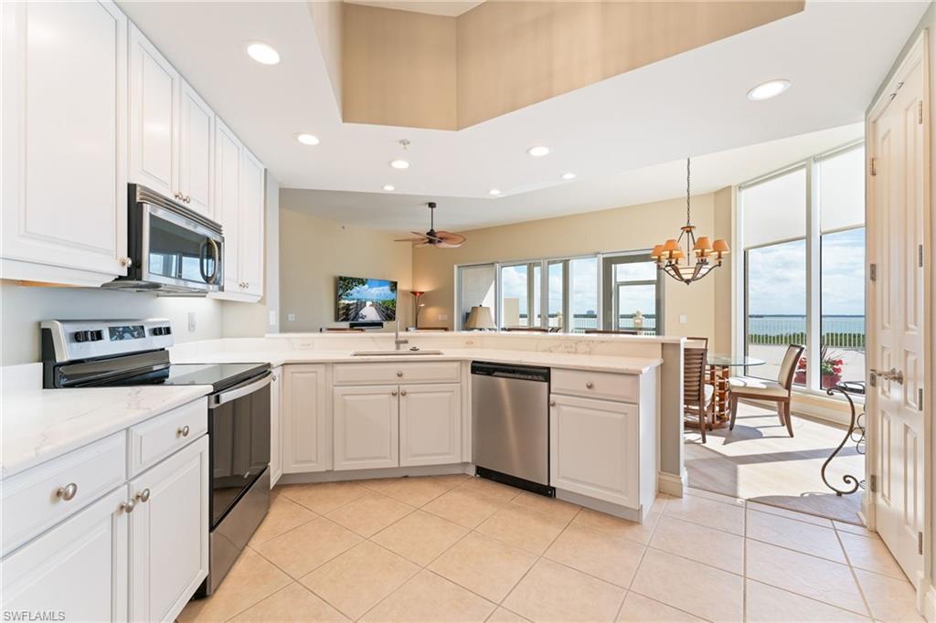 4137 Bay Beach Ln 525 Property Photo 9