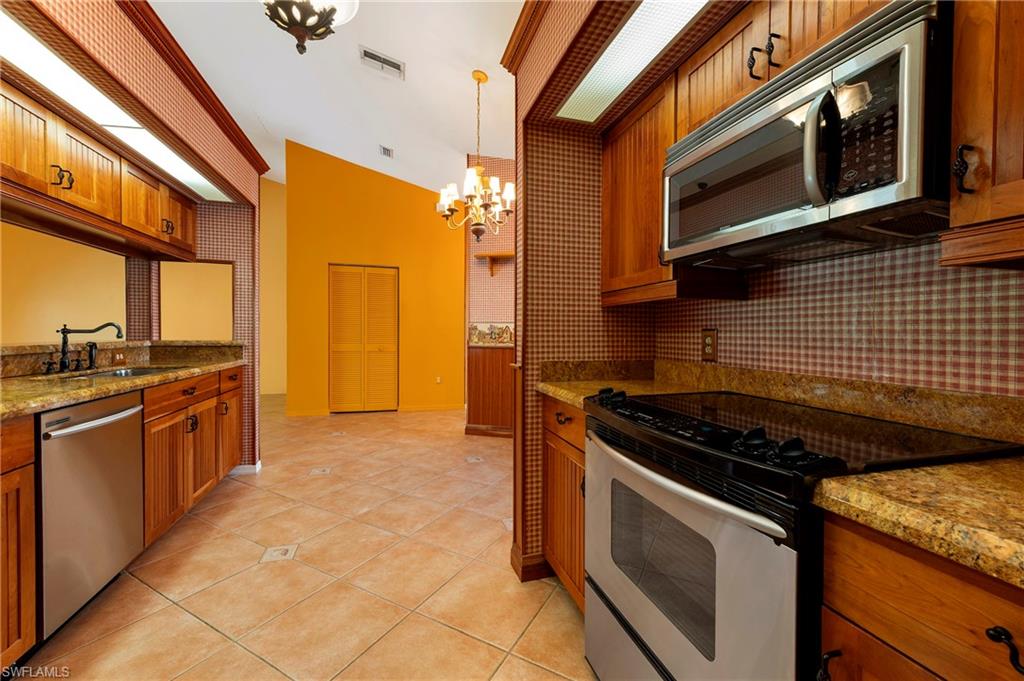 25151 Fairway Dunes Ct Property Photo 4