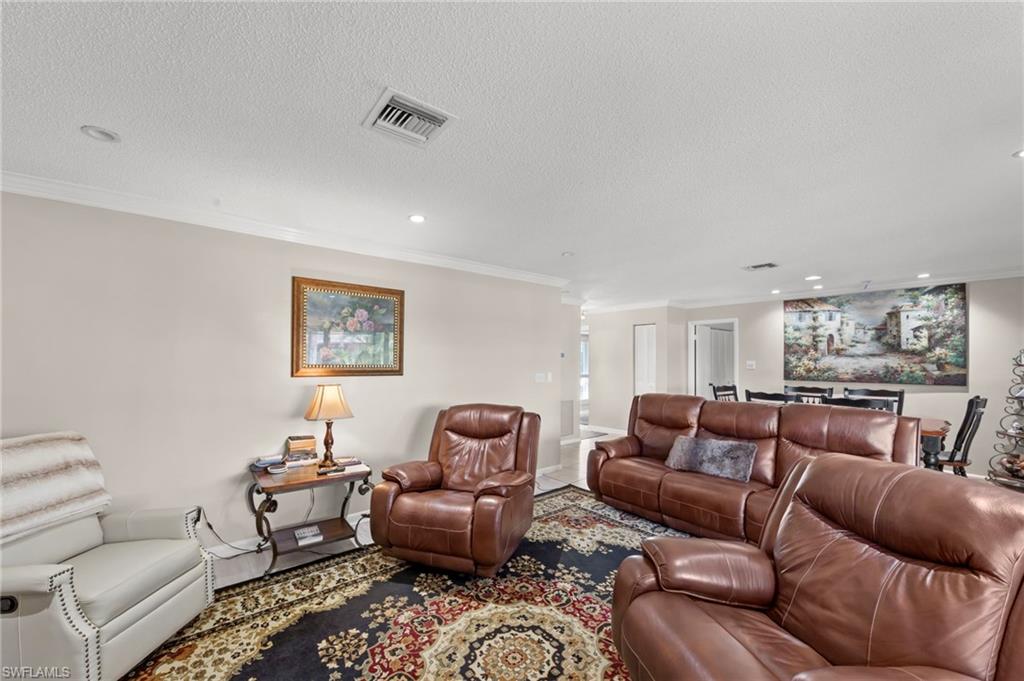 84 Glades Blvd 2 Property Photo 6