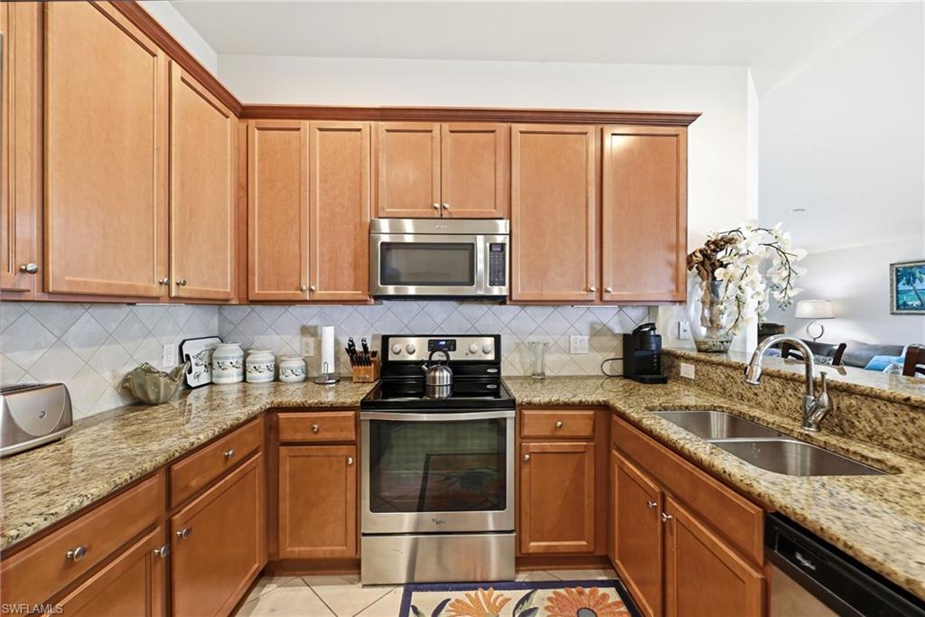8664 Genova Ct Property Photo 3