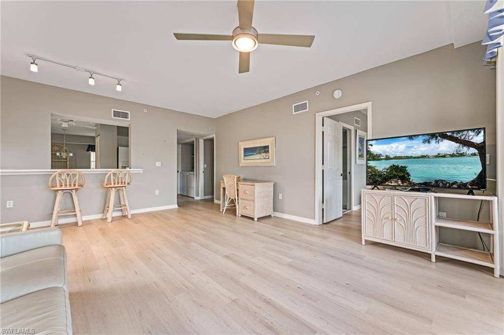 4481 Bay Beach Ln 224 Property Photo 8