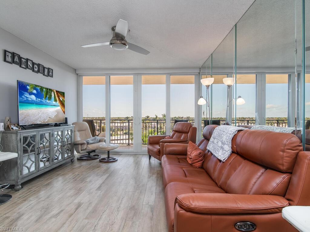 180 Seaview Ct 612 Property Photo 6