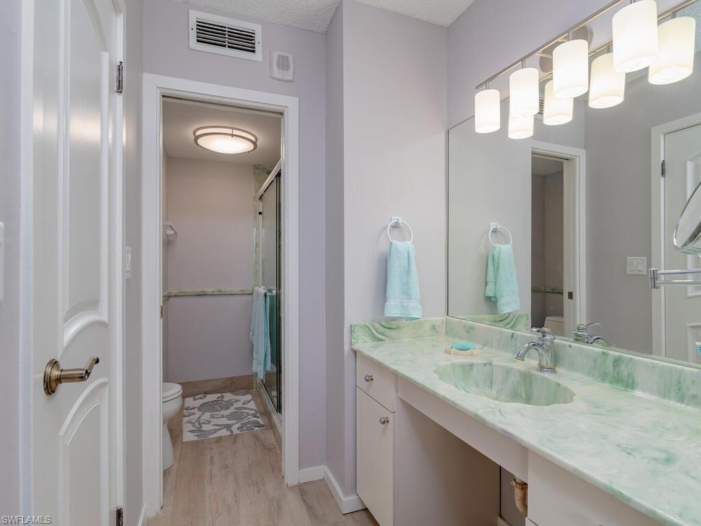 180 Seaview Ct 612 Property Photo 15