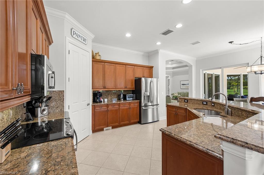 7692 Cottesmore Dr Property Photo 10