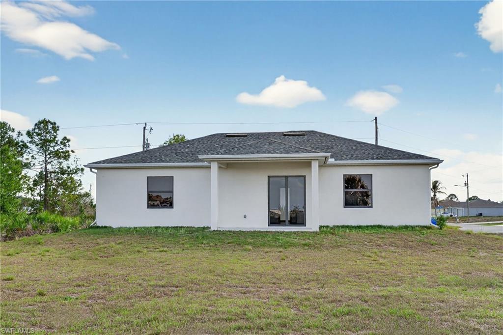 633 Cane St E Property Photo 3