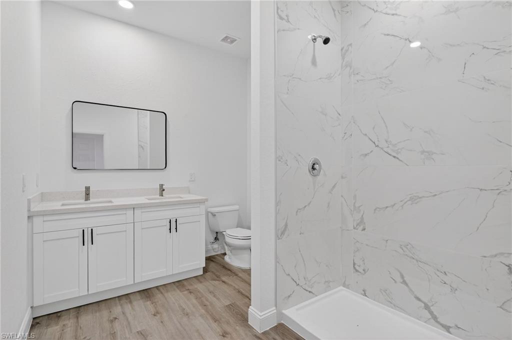 633 Cane St E Property Photo 6