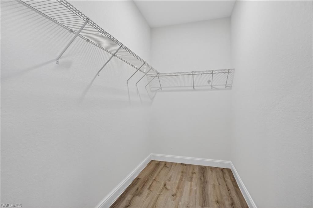633 Cane St E Property Photo 9