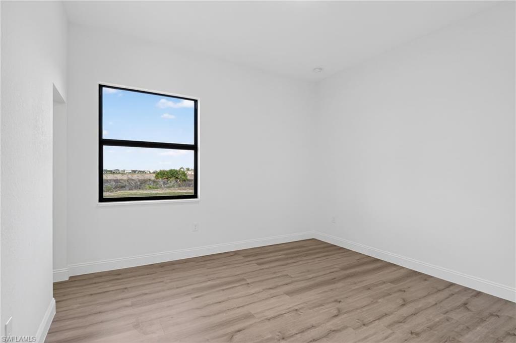 633 Cane St E Property Photo 11