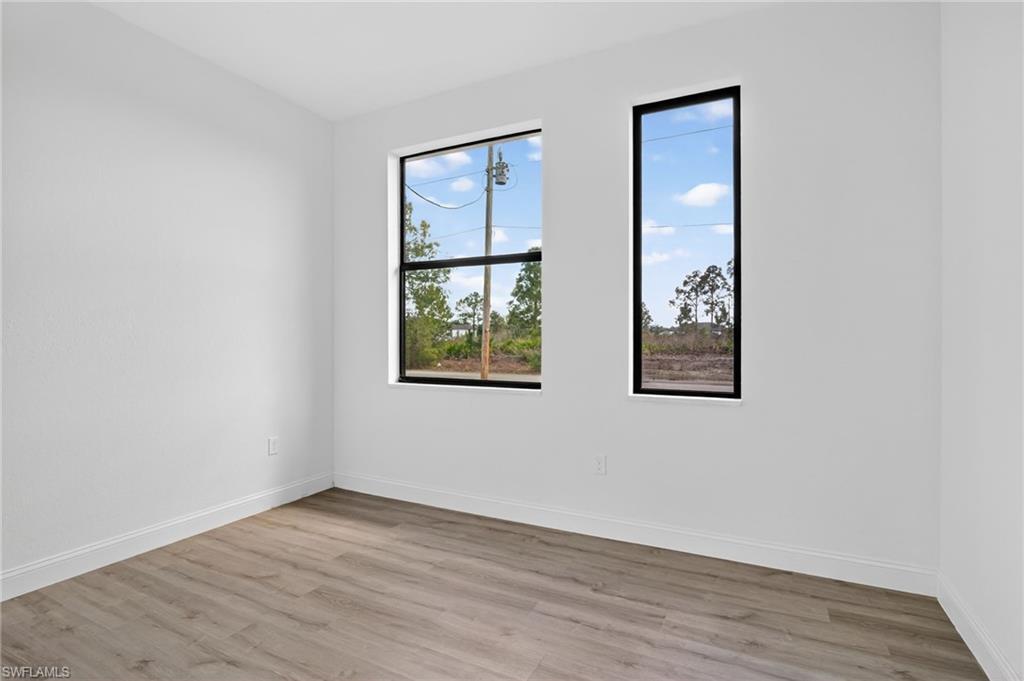 633 Cane St E Property Photo 16
