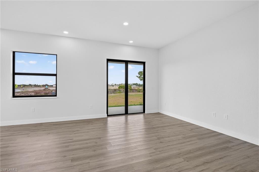 633 Cane St E Property Photo 24