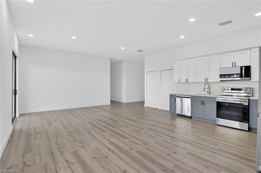 633 Cane St E Property Photo 26