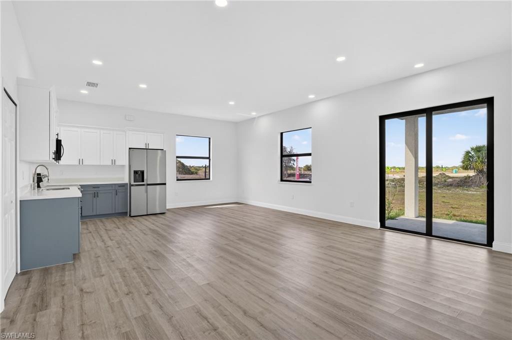 633 Cane St E Property Photo 29