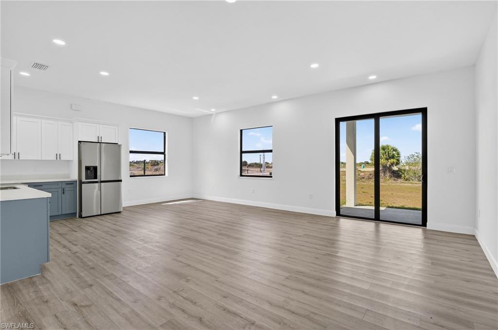 633 Cane St E Property Photo 30