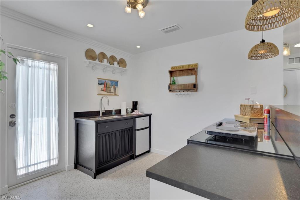1290 Venetian Way Property Photo 14