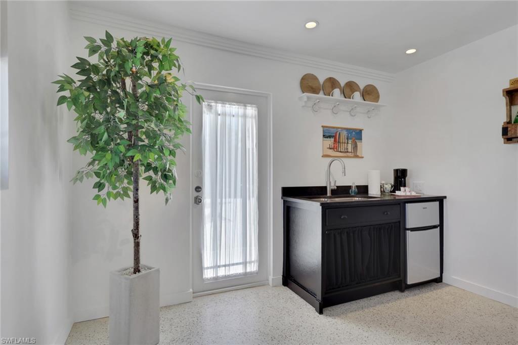 1290 Venetian Way Property Photo 15