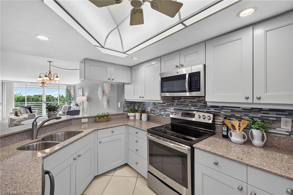 285 Naples Cove Dr 1703 Property Photo 13